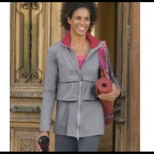 Women Athleta Three Tier Ruffle yoga jacket L